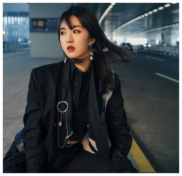 小公主终于攀上顶流，姚安娜加入《中餐厅》引群嘲：放过娱乐圈吧