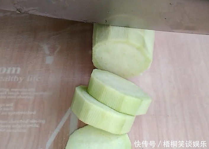 我家|茄子新吃法,外焦里嫩,比吃肉都香,我家一周做几次