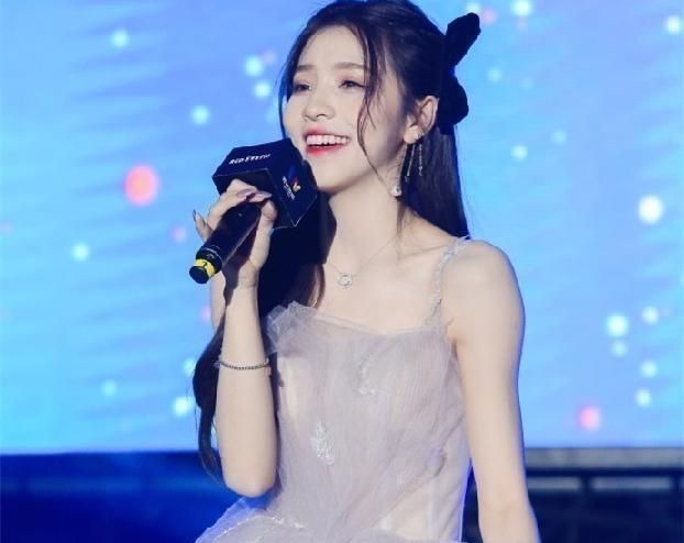 古装造型|当网红COS古装,蔡萝莉搞笑,刀小刀违和,而她代表“东方美”!