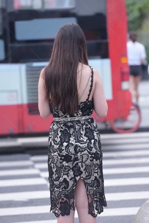 网纱|黑色和白色叠层的连衣裙,有层次感,穿上很高级