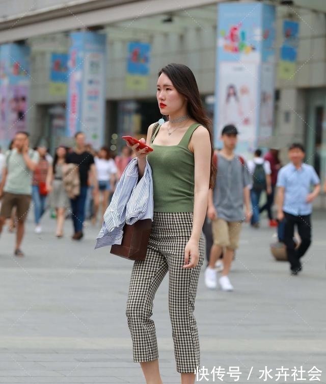 搭配 柔美多姿的打底裤美女,让身形美感提升,气质凸显