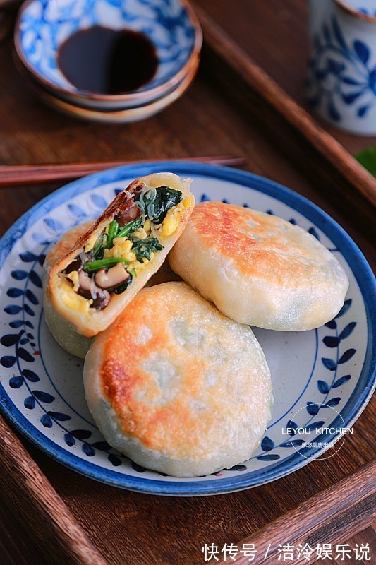 在家做馅饼,和面很重要,照着做馅饼皮薄馅大,放凉了也软软的