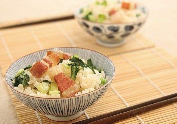 致癌|米饭2次“加热”会致癌以下食物坚决不能2次加热,远离医院