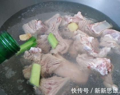 萝卜|炖排骨时，不要直接焯水！学会大厨的做法，排骨鲜嫩入味，特别香