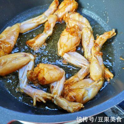 北鼎|#舌尖上的端午#啫啫藤椒牛蛙煲你这么做，保证最正宗