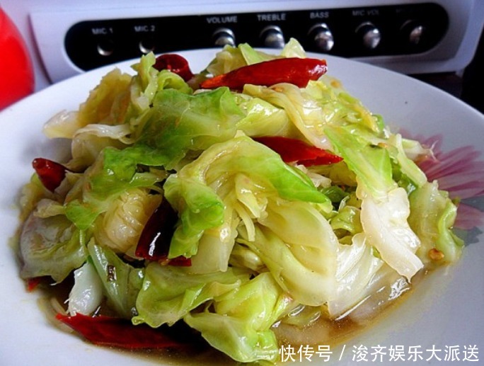  学会|做手撕包菜，直接下锅就错了！学会这一招，不发黑不油腻酸爽可口