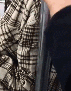 |搞笑GIF:成功把对面的妹子逗笑了 请问接下来我应该怎么做?