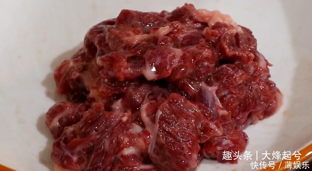  牛肉怎么炒嫩滑不柴，分享一种做法，鲜辣嫩滑下酒又下饭，过瘾