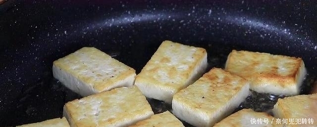 我家最爱吃香菇豆腐煲,越炖越香,鲜嫩入味,比红烧肉还过瘾