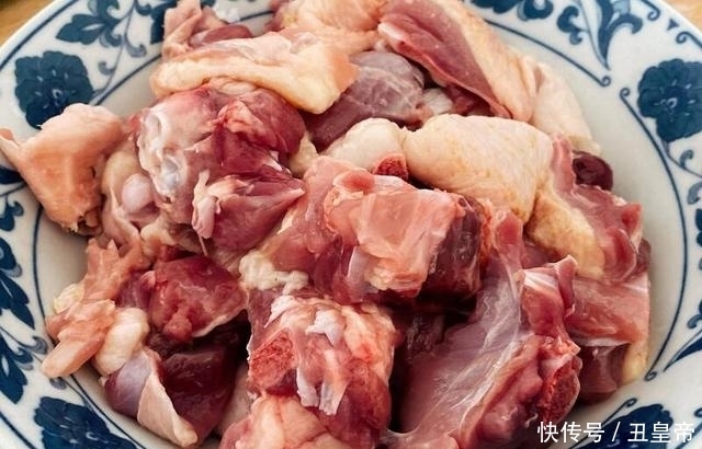 炖老鸭汤|“这肉”花200块买了六斤,炖了4个小时,出锅连汤都全喝光!