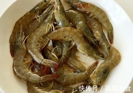 椒盐虾家常做法,不要直接下锅炸,多加1个步骤,虾香酥还不腥
