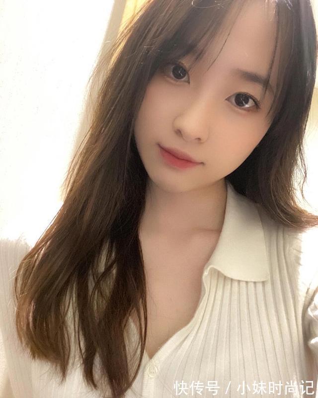 毛衣 白色毛衣带来的温柔感,让美女更加漂亮,温婉可人