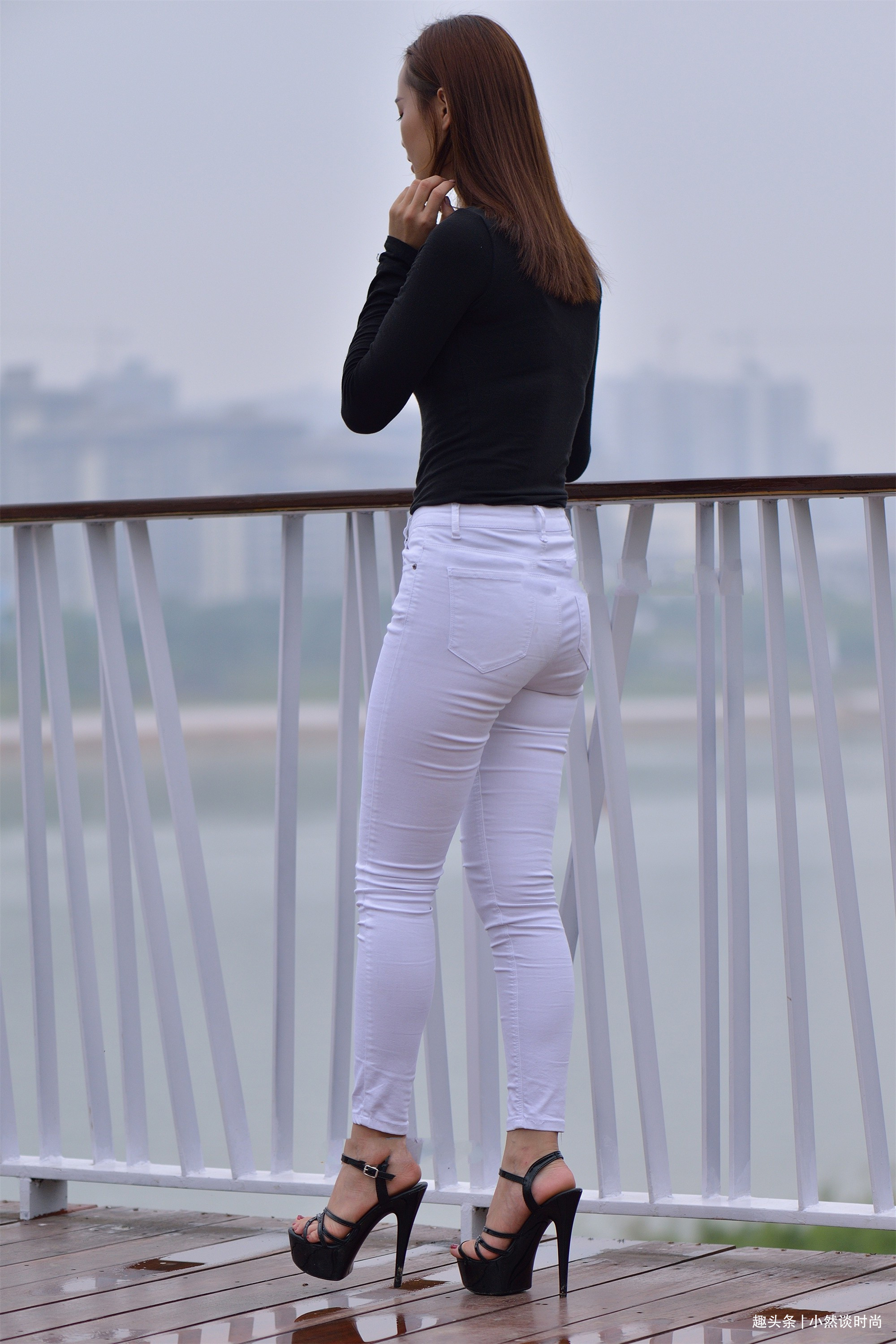 纯白色 怎么会有这么清纯的妹妹!虽然有点小肚子,一点不妨碍高贵的气息