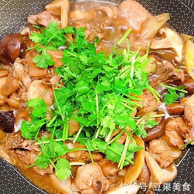 香菇焖鸡|自制香菇焖鸡，再也不用买了