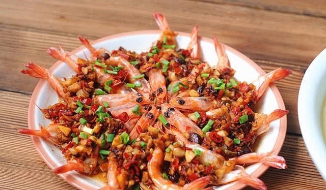 周末,给家人做一桌大餐,儿子乐坏了,老公却气鼓鼓,郁闷