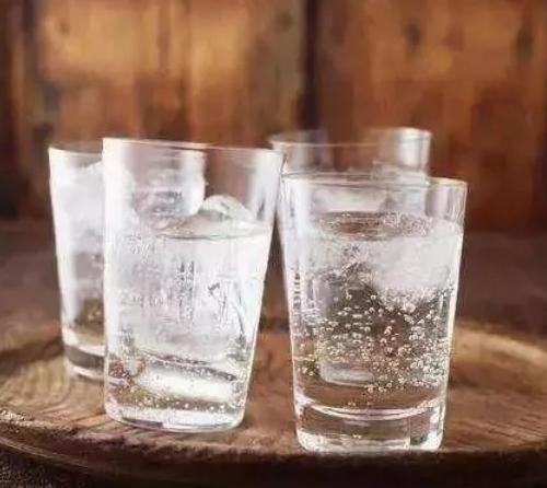 垫底|最适合“解辣”的5种饮料,矿泉水竟然垫底,爱吃辣的人一定要看