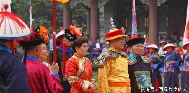 乾隆|大清已亡一百多年，乾隆七世孙穿龙袍祭祖，到底该不该？