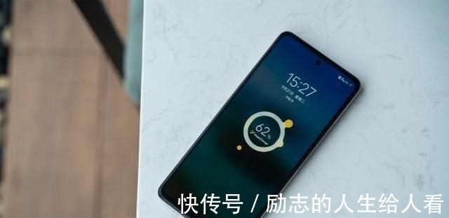 vivo|vivo火力全开，120Hz+五千毫安+44W闪充，这才叫真香千元机