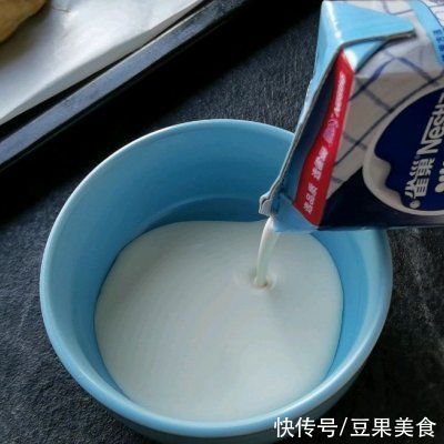 老妈|老妈做的黄桃奶油舒芙蕾，怎么吃都不腻