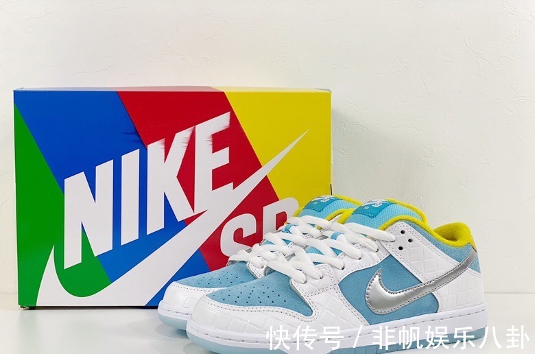 nike SB板鞋 蓝白色 网格Nike SB Dunk Low!