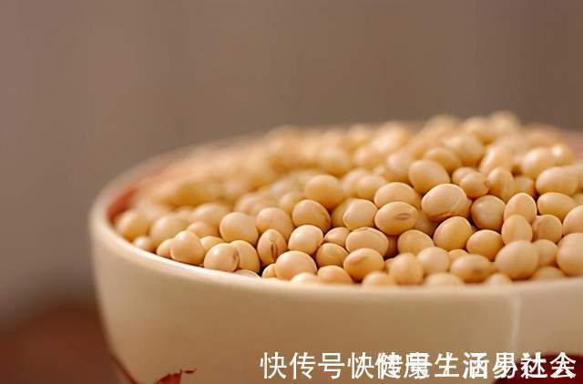 练习者|4个表现频繁出现,提示女人:你已经进入更年期了,不年轻了