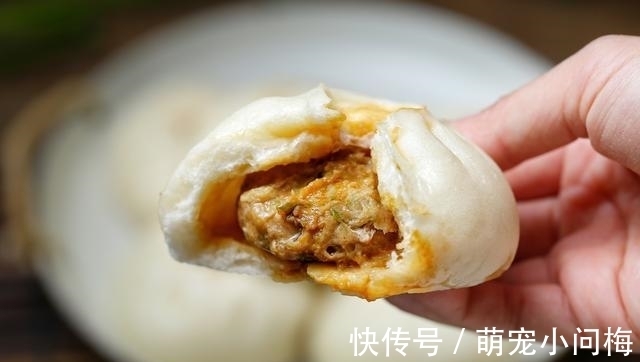 诀窍|蒸肉包子有诀窍，调馅时多做这一步，皮软馅香直冒汁儿，好吃到爆