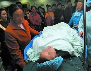 手术|为什么做手术时，医生会要求患者脱光衣服？护士偷偷道出实情