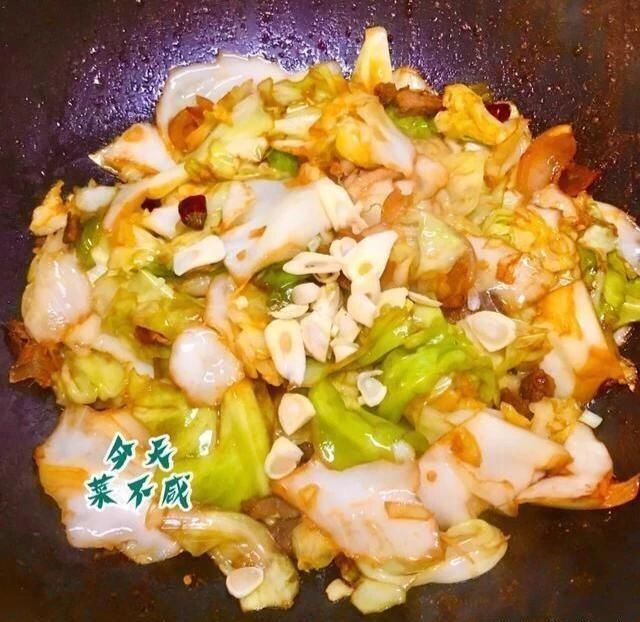 炒成|包菜的做法非常简单,但炒成大厨师的味儿来,你得那样做,必须这两步