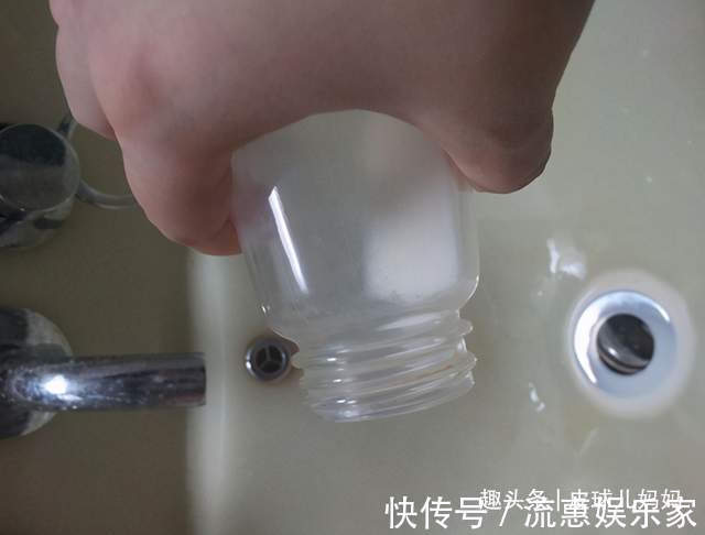 奶瓶|有种“偷懒”叫开水烫奶瓶,方便了大人,“坑”了孩子