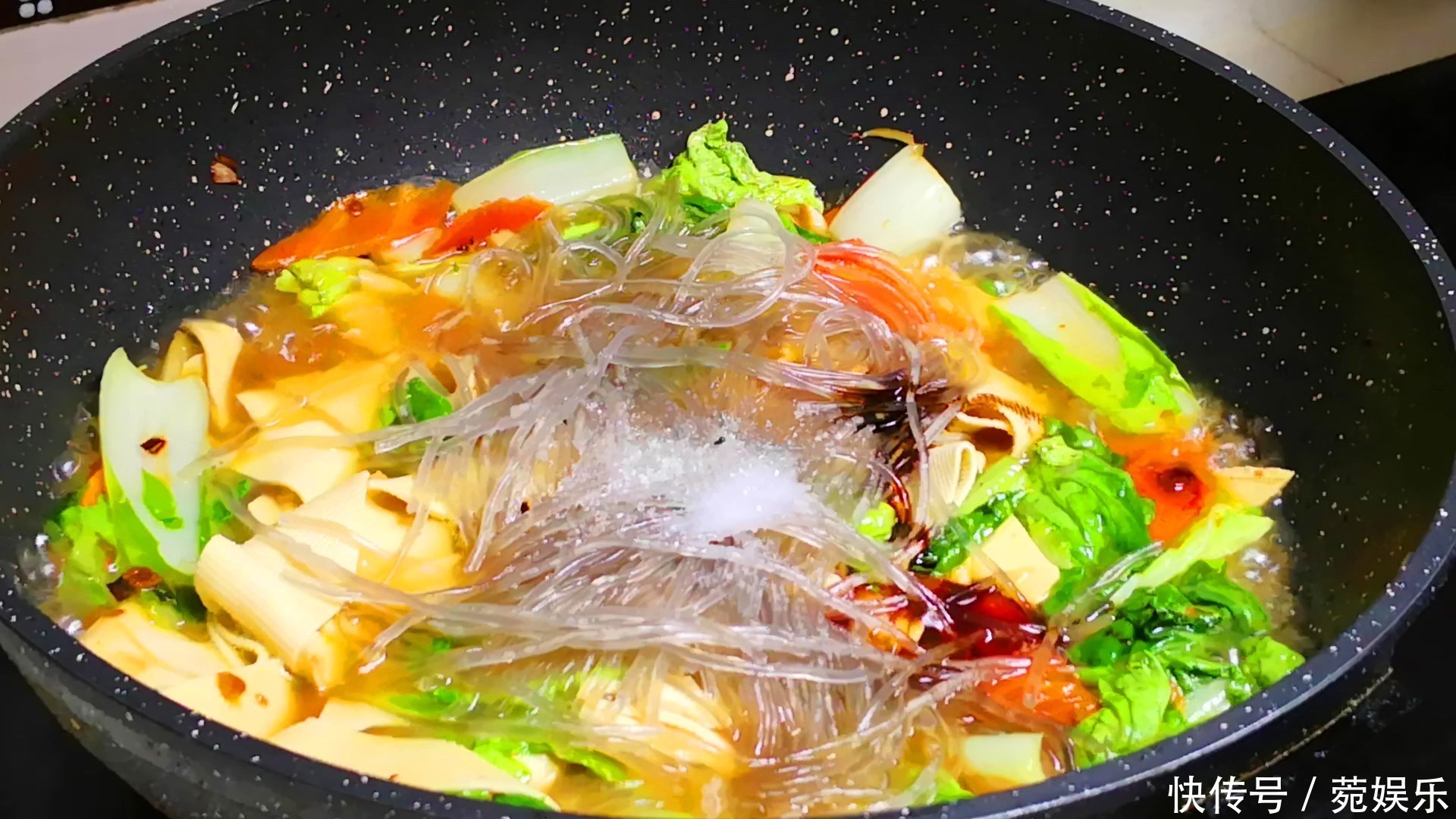 炖粉条时，多加2样食材，味道格外香，每次上桌汤都不剩下，香！