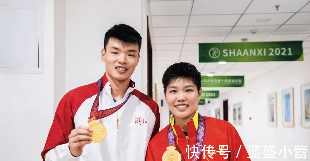 巅峰时刻|《羽毛球》封面来了!王懿律黄东萍格局打开,清风自来!