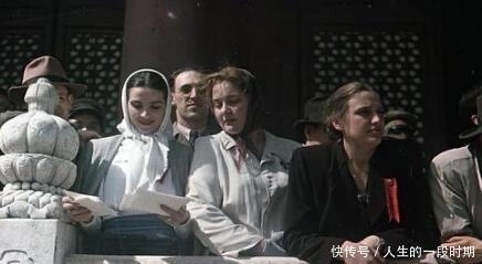 中国女性|1949开国大典天安门城楼上出现“女性”，个个朴素简单但不平凡