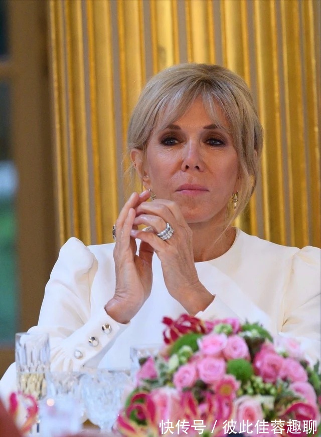 整容|布丽吉特整容后确实变美变嫩了!也敢把头发盘起来,气质真的很赞