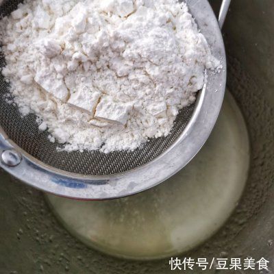 没有什么是黑芝麻蛋糕卷解决不了的，如果有那就两份