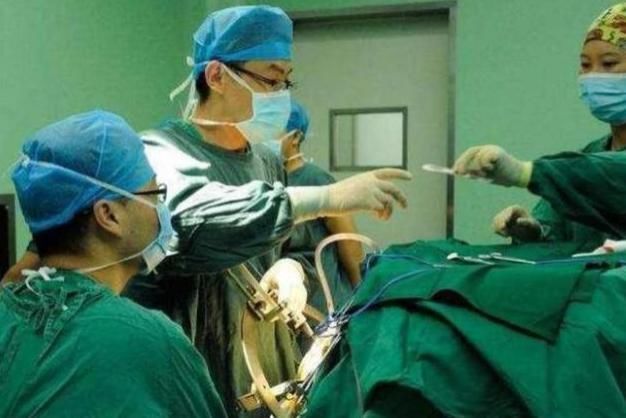 产科医生|为什么很多医院,让男医生给产妇接生院长透露3个原因很现实