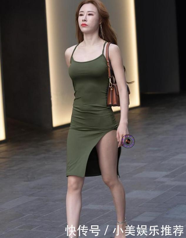 穿着|秋冬时节的摩登女郎穿着一件吊带,外搭皮草外套,显得风度翩翩