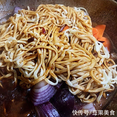 最让孩子停不下筷子的竟然是红烧鸡块焖面