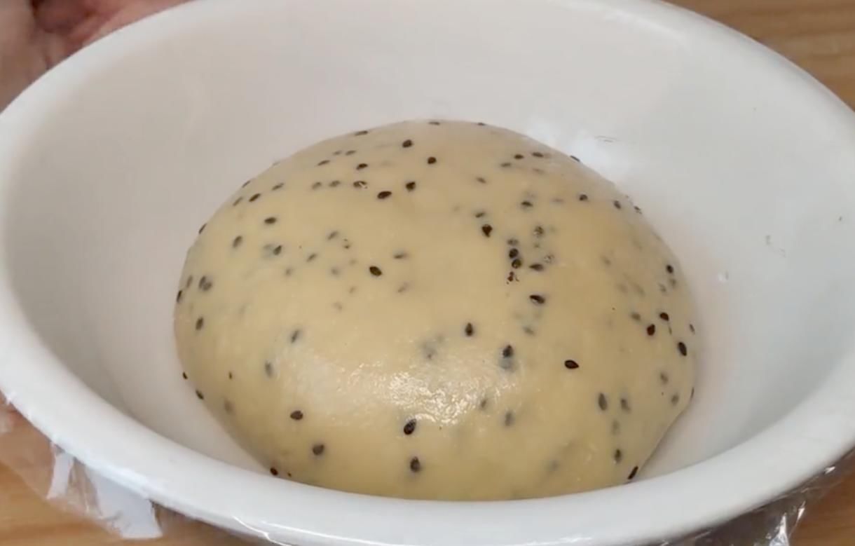 学会|1分钟学会用面粉做道“鸡蛋空心饼”,香甜美味,蓬松暄软