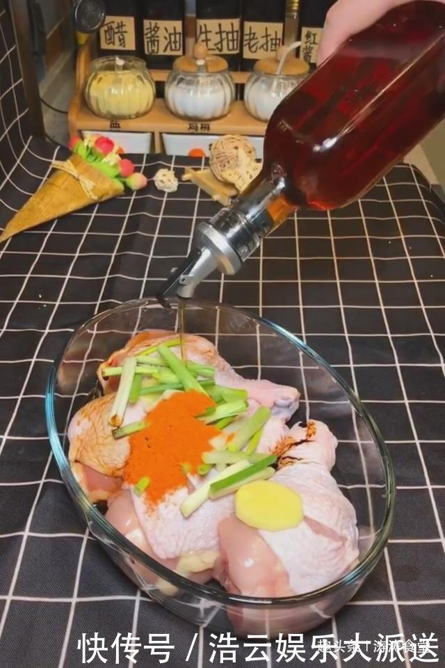  电饭锅|颜色红里透亮，肉质鲜嫩入味，做成后满屋飘香，超级诱人，煲鸡腿