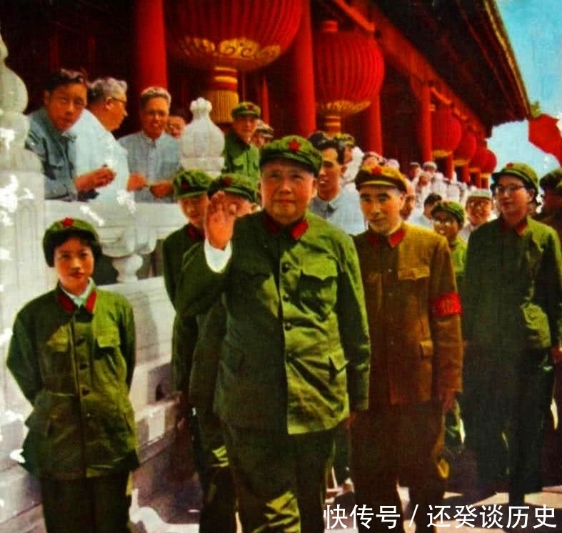 送客|永远都无法“重拍”的彩照,毛主席在天安门上接见李宗仁,周总理淋着雨送客