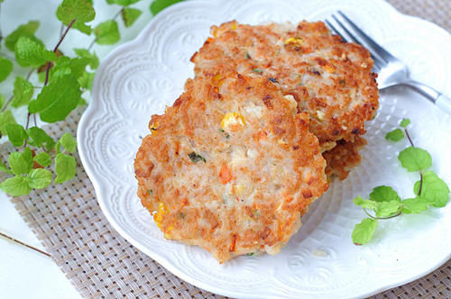 做成好吃的早餐饼,荤素搭配,糯米含有蛋白质,用筷子能挑起就可以了