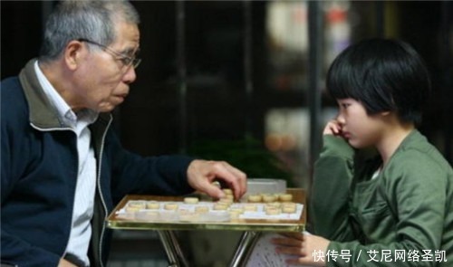 拍案叫绝|经典绝对,上联:“一马堵死孤将军”,网友的下联让人拍案叫绝