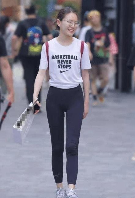 打底裤穿出窈窕身姿,飘逸清新,楚楚动人