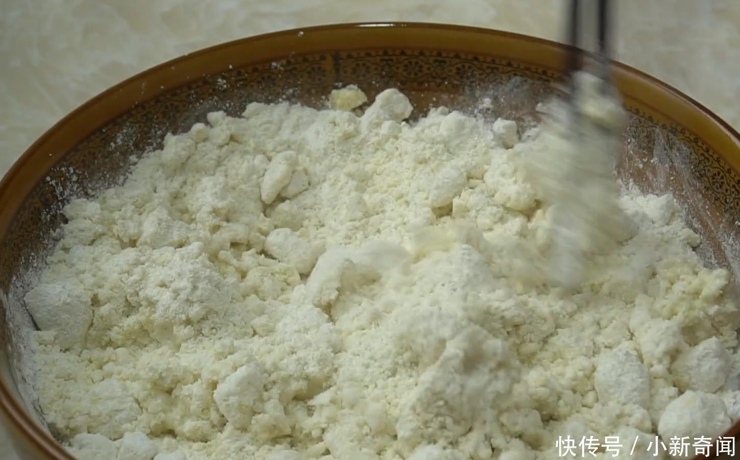 营养|孩子三天两头就馋这盘丸子,不加水不放油,软糯香甜,营养又健康