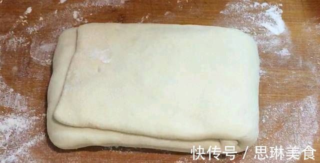 如果你家里有面粉，你必须试试很容易让它变得柔软和甜美比油条还好吃