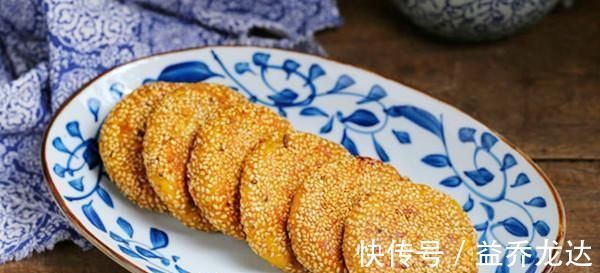 做南瓜饼不用油炸,不加水不发面,咬一口满嘴香,2天不吃馋得慌