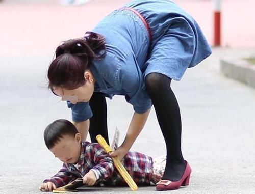 聪明娃|懒妈妈与聪明娃:妈妈在这三个方面越“懒”,孩子以后越有出息