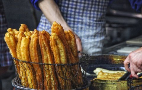 长期不吃早餐会伤害健康，但有3类食物不宜做早餐