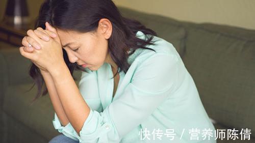 性生活|女性进入更年期，别太节俭，多吃3种“零食”,延缓衰老！