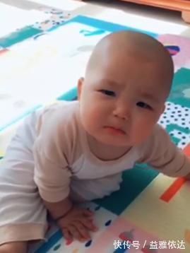 长牙|妈妈被宝宝咬了手,装哭来“博同情”,宝宝的反应却让她暖暖的